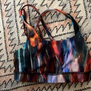 EUC Lululemon size 4 Energy sports bra.